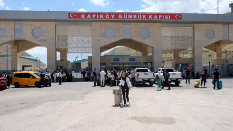 Sınır kapısı doldu taştı! Tren seferleri tekrar başlamıştı! Turistler akın akın Van'a geliyor