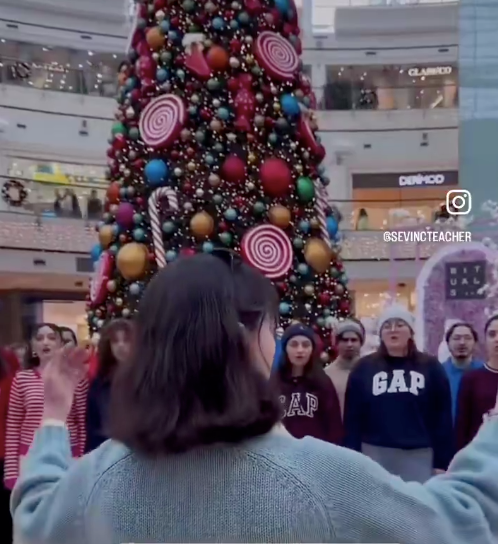 Noel çılgınlığı... İstinye Park'taki etkinlik tepki topladı: AVM'nin ortasında Hristiyan ilahisi söylediler!