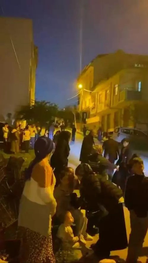 İstanbul teyakkuzda! Art arda yaşanan depremler paniğe neden oldu...
