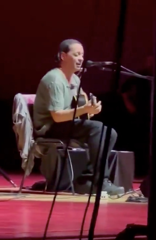 Üniversitede skandal konser: Duman solisti Kaan Tangöze'den Erdoğan ve devlete hakaret... Sütçü İmam rektöründen açıklama var!