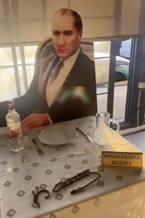 Rakı, balık, Atatürk… İzmir’de bir meyhane Atatürk’e masa ayırdı: Sonsuza kadar rezerve