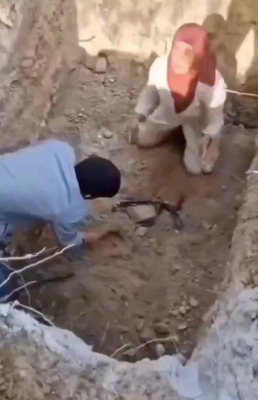 Bursa’da skandal: Kuduz şüphesiyle gömülen köpeklerin mezarını kazdılar! Hıfzıssıhha harekete geçti - Resim : 2