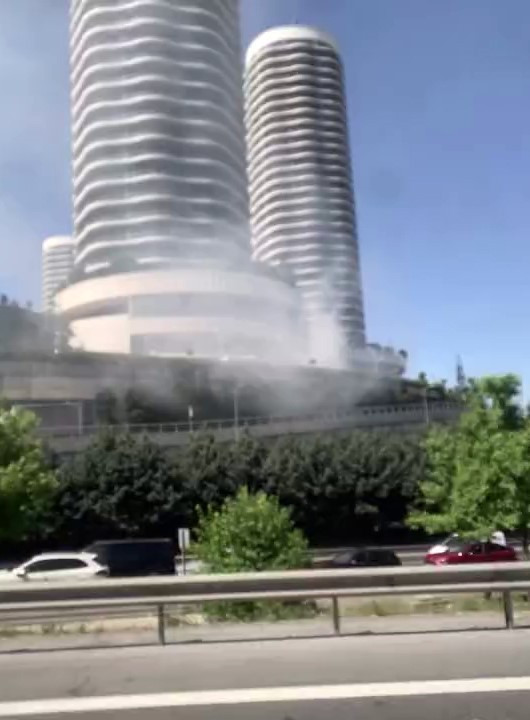 Mall Of İstanbul'da yangın! Dev AVM alev aldı, itfaiye ekipleri yağdı