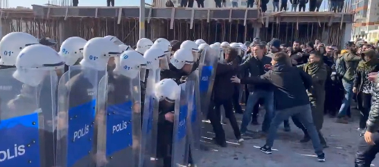 Hadsiz provokasyon! Nusaybin'de DEM eyleminde PKK'lılar bayrağı indirdi, sınırı aştı - Resim : 2