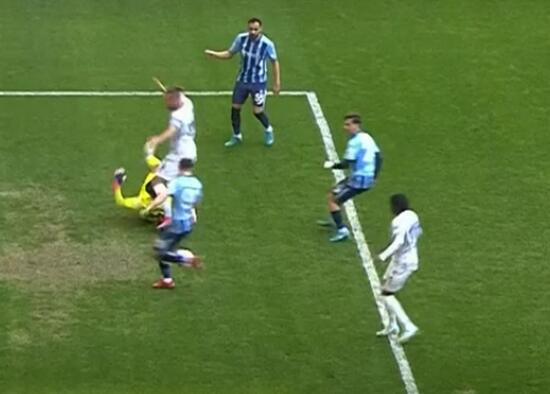 Adana Demirspor - Bodrum FK maçında korkutan sakatlık! Kaleci hastaneye kaldırıldı - Resim : 3