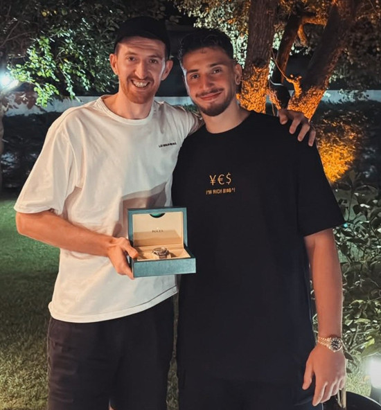 Alperen Şengün Ercan Osmani'ye verdiği saat sözünü tuttu