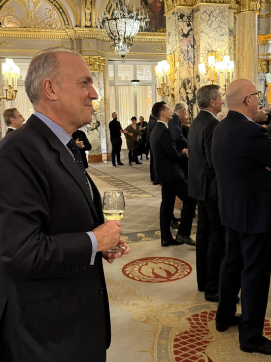 Fransa'daki partiye firari Cem Uzan davet edildi