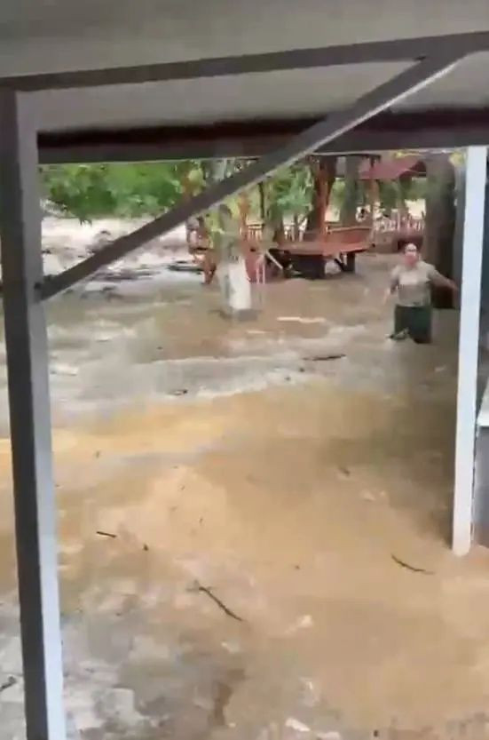 Sarı kod sonrası kabus: Hatay ve Osmaniye'yi sağanak vurdu, evler sular altında kaldı! İşte kare kare yıkım, saniye saniye can pazarı! - Fotoğraf: 2