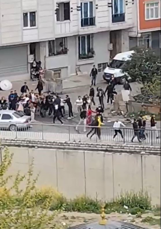 Esenyurt'ta düğünde ortalık savaş alanına döndü! Polis havaya ateş açtı, yaralılar var! - Resim : 2