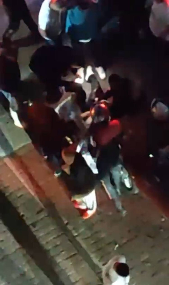 Sokak ortasında silahını çekti! Kanlı pusu Bahçelievler’de: Husumetlisini vurmak isterken 2 kişiyi daha yaraladı