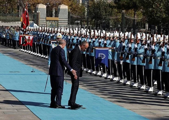 Külliye’de ilginç anlar! Almanya Şansölyesi Merz yönünü şaşırdı, Cumhurbaşkanı Erdoğan müdahale etti