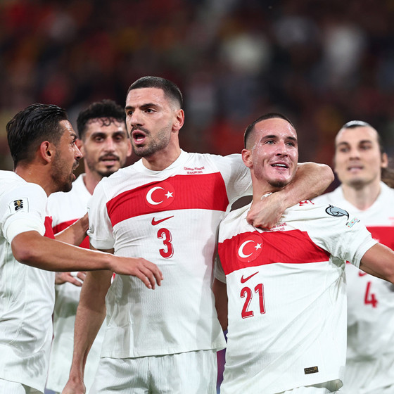 Transferin son günü Galatasaray'dan Deniz Gül'e teklif