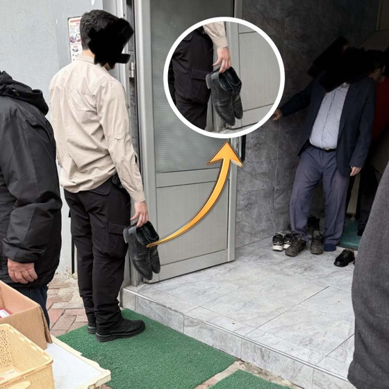 Karabük'ün Yenice ilçesinden şaşırtan görüntü! Kaymakam polise ayakkabısını mı taşıttı?