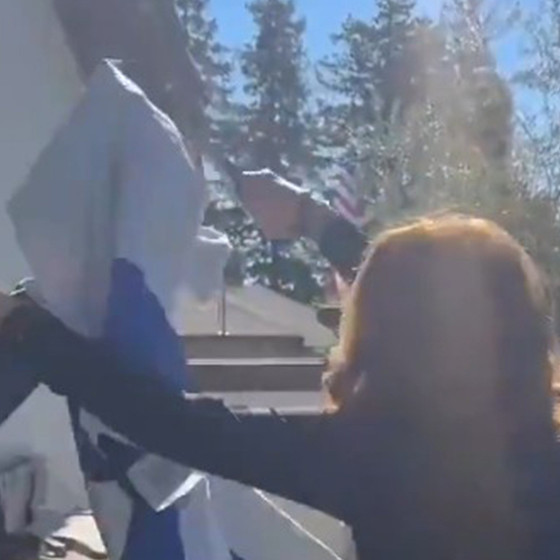 Amerika bu akımla çalkalanmaya başladı: "Mavi bayrağı çöp kutusuna atın"