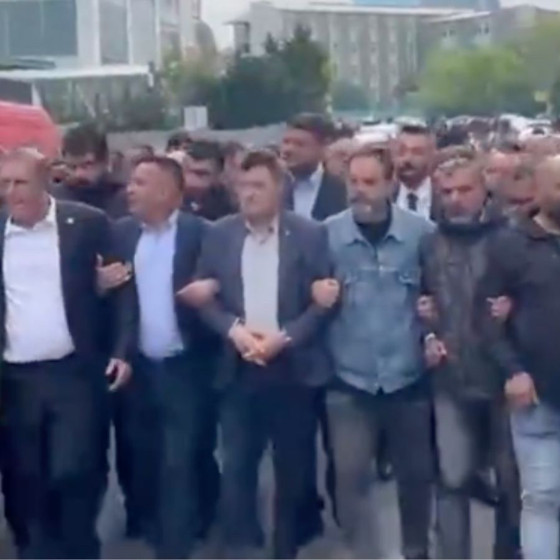 CHP Genel Merkezi'nde kavga çıktı! Kılıçdaroğlu ve Özel destekçileri birbirine girdi...