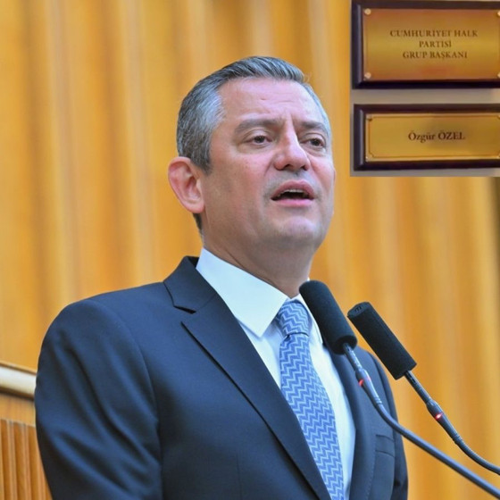 Özgür Özel'in TBMM'deki unvanı değişti! CHP Grup Başkanı tabelası asıldı...