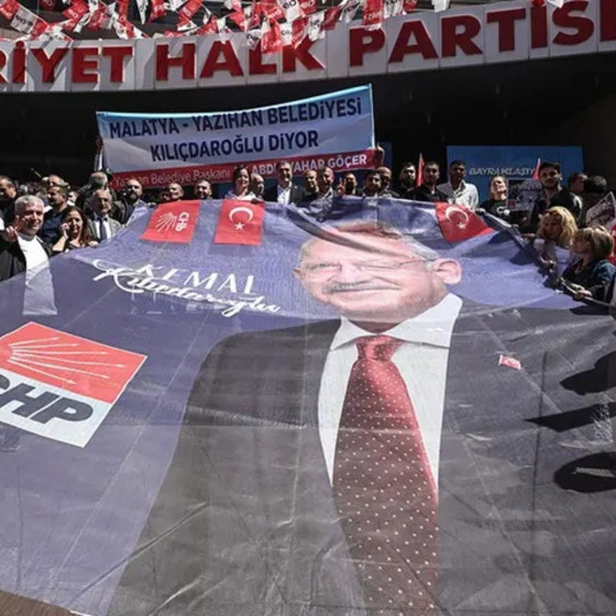 CHP Genel Merkezi'nde hareketlilik! Kılıçdaroğlu’nun mitinginde olay yaratan pankart! "Otel odalarında biz yoktuk, siz vardınız"