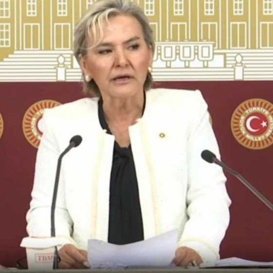 CHP'li İstanbul Milletvekili Nimet Özdemir partisinden istifa etti