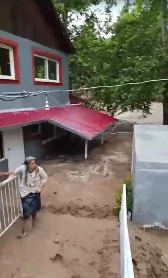 Sarı kod sonrası kabus: Hatay ve Osmaniye'yi sağanak vurdu, evler sular altında kaldı! İşte kare kare yıkım, saniye saniye can pazarı! - Fotoğraf: 10