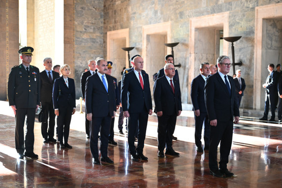 Eurofighter görüşmesi masada! Cumhurbaşkanı Erdoğan, İngiltere Başbakanı Starmer’i Külliye’de ağırladı - Resim : 2