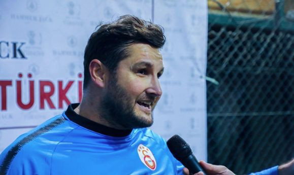 Galatasaraylı Müslüman futbolcunun istavroz çıkarması - Fotoğraf: 9