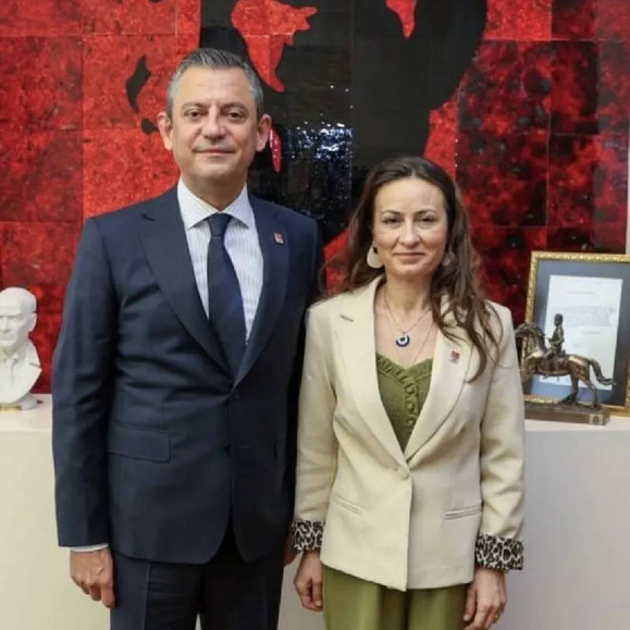 Liyakat yok yakınlık var! CHP'de eş dost düzeni: Özgür Özel, çocukluk arkadaşına kural tanımadı