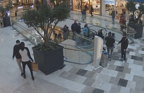 Görüntüler ortaya çıktı! Süper Lig'in eski yıldızına AVM’de silahlı saldırı düzenlenmiş - Resim : 2