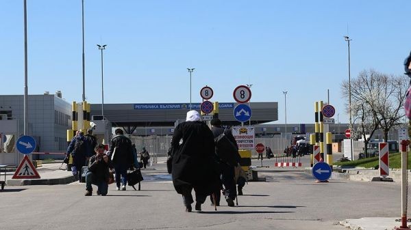 Otobüsle olmadı, Türk seçmenler sınırı yürüyerek geçiyor!