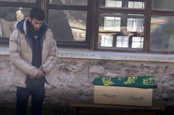 Bu acının tarifi yok: Yeni yılın ilk günü 3 evladını toprağa verdi - Resim : 3