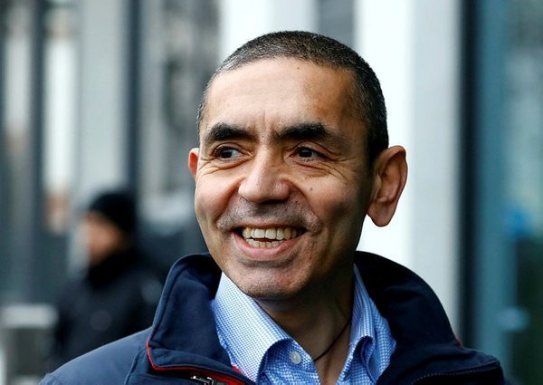 BioNTech kurucusu Uğur Şahin pandeminin biteceği tarihi açıkladı!