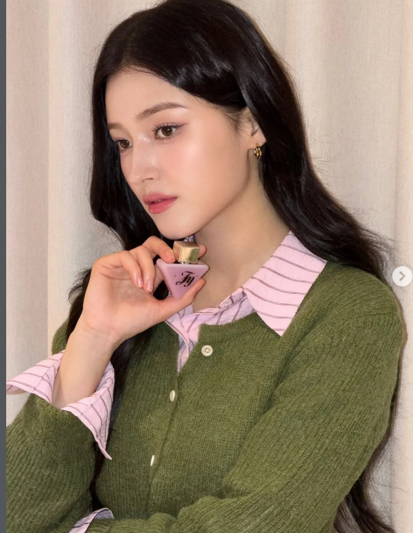 Dünyanın en güzel 10 aktrisi listesi açıklandı! Hande Erçel, Türkiye’den tek isim olarak zirveye oynuyor - Fotoğraf: 4