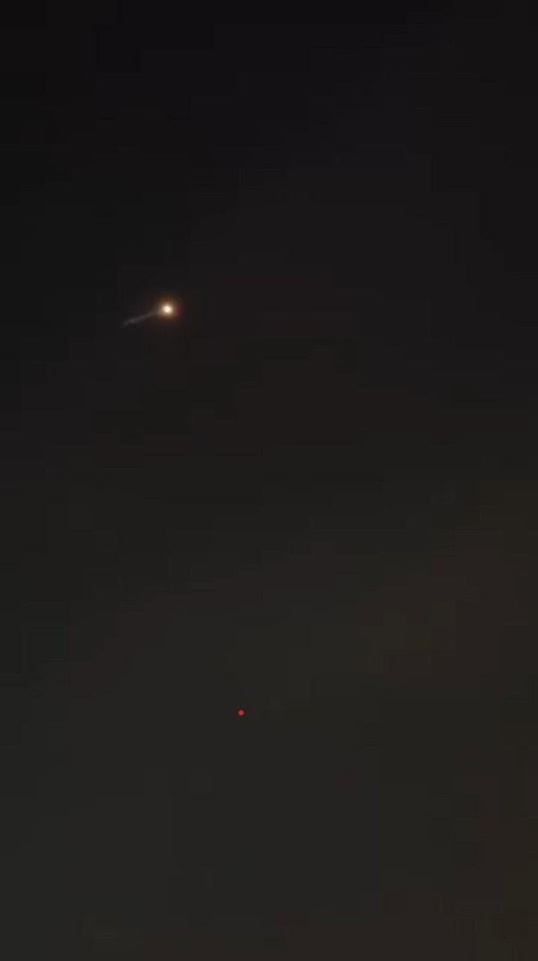 İstanbul'a göktaşı mı düştü? Gökyüzünde gizemli ışık: Gören telefonuna sarıldı!