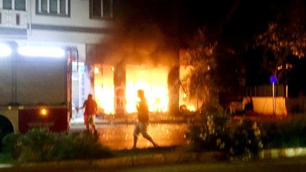 Yangına uykularında yakalandılar: Alevlerin arasından böyle kaçtılar!