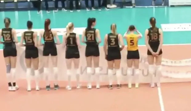 İlkin Aydın'nın ardından üç voleybolcudan daha polise protesto! - Resim : 3