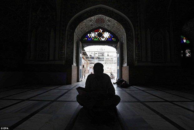 Ramazan ayı 5. gece namazı nasıl kılınır? 2021 Ramazan ayında gün gün kılınacak namazlar
