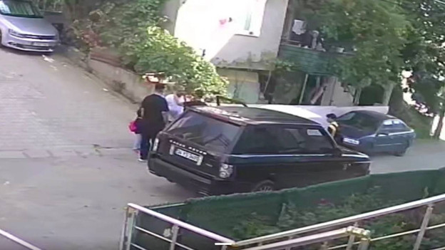 Çocuklarının önünde darp edilen baba konuştu: “Benden zorla özür diletti”