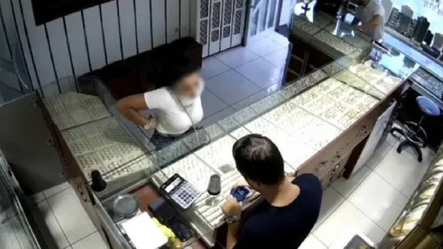 Planı öyle bir işledi ki! Genç kadın mobil bankacılıkla 780 Bin TL’yi çaldı, kuyumcuya gitti