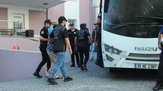 10 şüpheli gözaltındaydı! Balçova saldırısında sanıklar adliyeye sevk edildi - Resim : 3