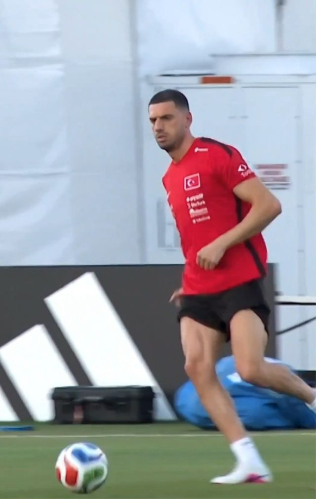 Mağlubiyet sonrası çok eleştirilmişti... Milli Takım'da Merih Demiral ve Eren Elmalı imaj değiştirdi! - Fotoğraf: 6