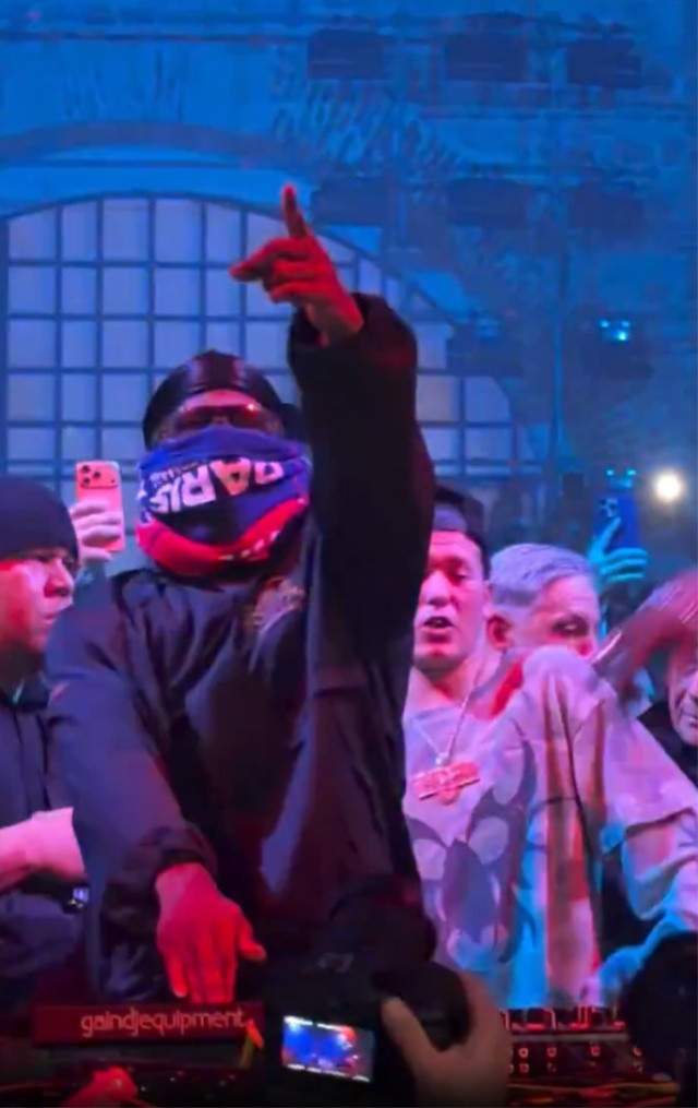 İstanbul’da 50 bin TL’lik Travis Scott skandalı! Sahnede sadece 20 dakika kaldı, yüzünü bile göremediler! Yuhalanarak kaçtı!
