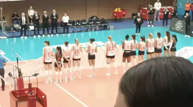 İlkin Aydın'nın ardından üç voleybolcudan daha polise protesto! - Resim : 2