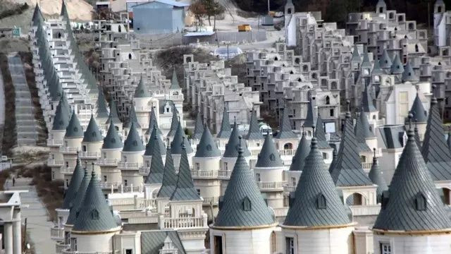 Mudurnu’da ‘Şato’ hayali kabusa döndü: Burj Al Babas’ta 67 milyon dolarlık dolandırıcılık davası! 885’er yıl hapis talebi - Fotoğraf: 6