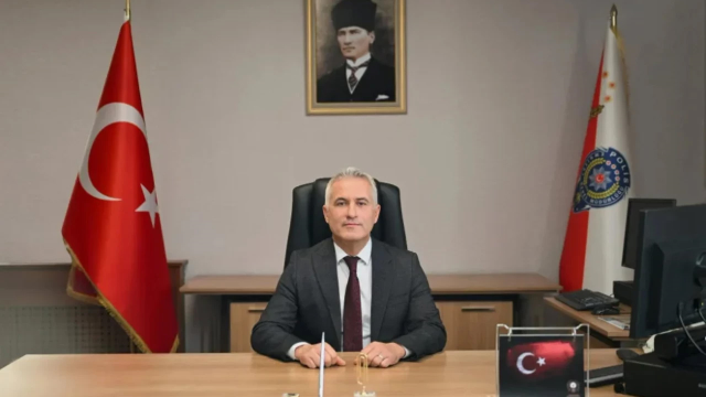 Emniyet'in Atatürksüz paylaşımında sorumlu isim görevden alındı! - Resim : 2