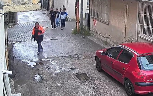 Adana'da insanlık ayıbı: 52 yaşındaki Aziz amca, yolda yürürken tartıştığı çocuklar tarafından darbedildi