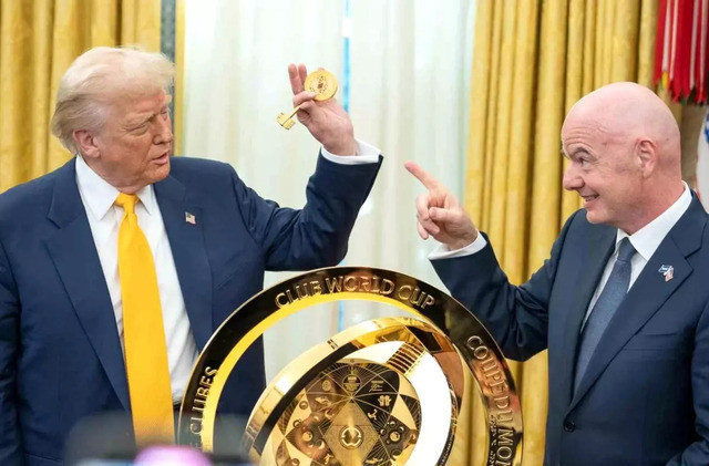 FIFA Kulüpler Dünya Kupası'na Donald Trump el koydu: Chelsea'ye kopya kupa!