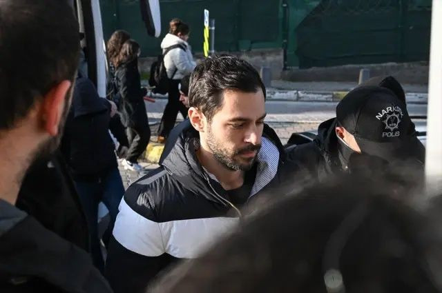 Fikret Orman, Burak Elmas, Hakan Sabancı ve Didem Soydan... Uyuşturucu soruşturmasında gözaltına alınan ünlüler adliyede ilk kez görüntülendi! - Fotoğraf: 4