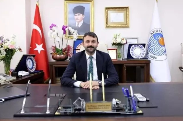 Tutuklanan DEM Partili Akdeniz Belediye Başkanı Hoşyer Sarıyıldız görevden alındı! Yerine Akdeniz Kaymakamı Zeyit Şener geldi... - Resim : 3