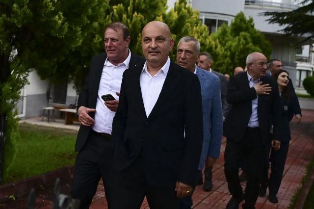 CHP'de tarihi utanç gecesi... Kemal Kılıçdaroğlu'ndan CHP Genel Merkezi'ndeki olaylara ilk tepki: Sonuna kadar uzlaşma aradık ama karşılıksız bırakıldı! - Fotoğraf: 5