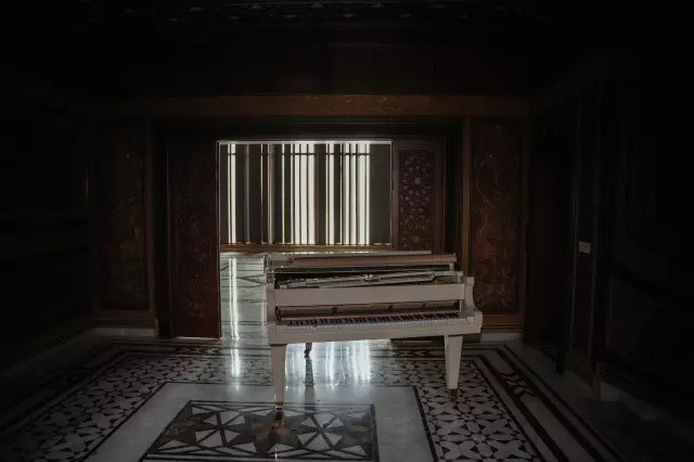 Devrik lider Esad, Rusya'ya kaçana kadar bu evde yaşadı! Yerdeki fotoğraflar dikkat çekti... - Resim : 2