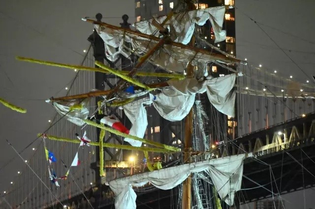 Meksika'ya ait donanma gemisi, Brooklyn Köprüsü'ne çarptı: Ölü ve yaralılar var! Kaza anı viral oldu - Resim : 2